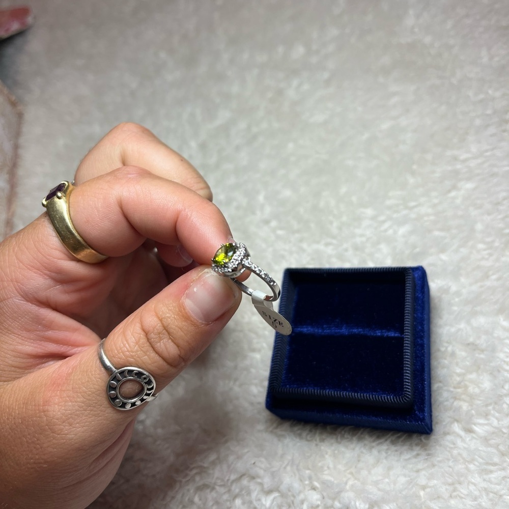 NEW Green Diamond Ring - Picture 2 of 4